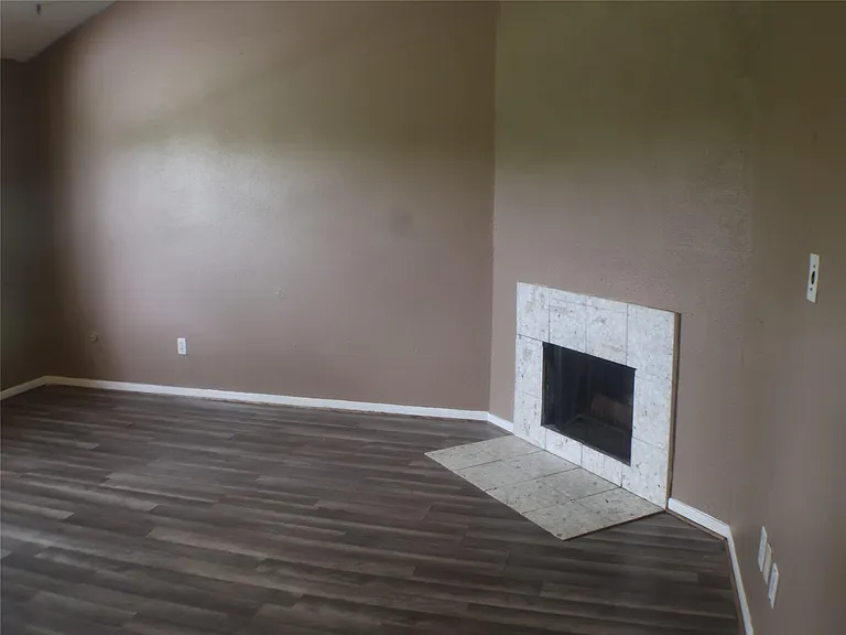 7700 Creekbend Dr #33 — Photo 9