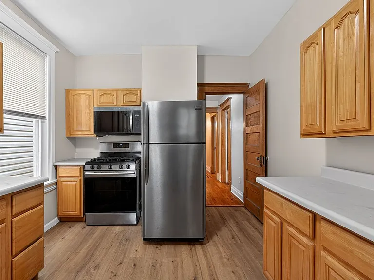 18 Boyd Ave — Photo 11
