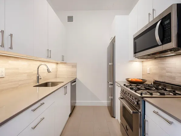 110 Greenwich Street image 1 of 7