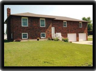 1319 Redbud Dr, Macon, MO 63552