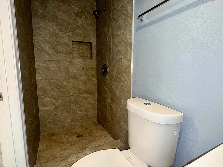 604 Monticello Dr — Photo 2