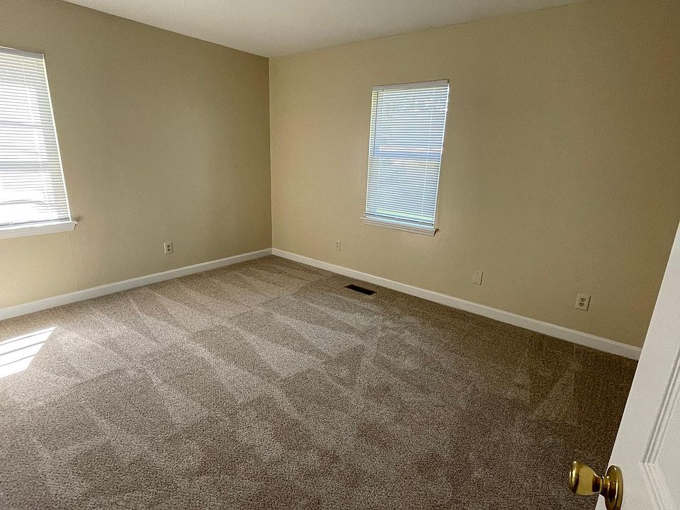 2nd image of 646 Greenfield St #A