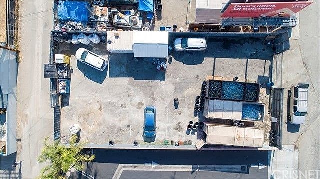 2nd image of 5948 Vineland Ave