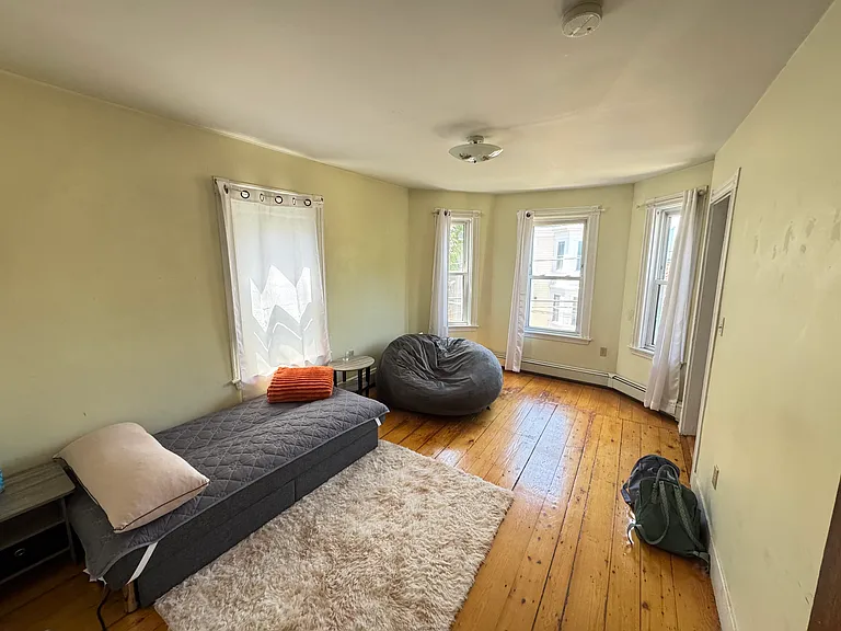 32 Kinnaird St #2 — Photo 8