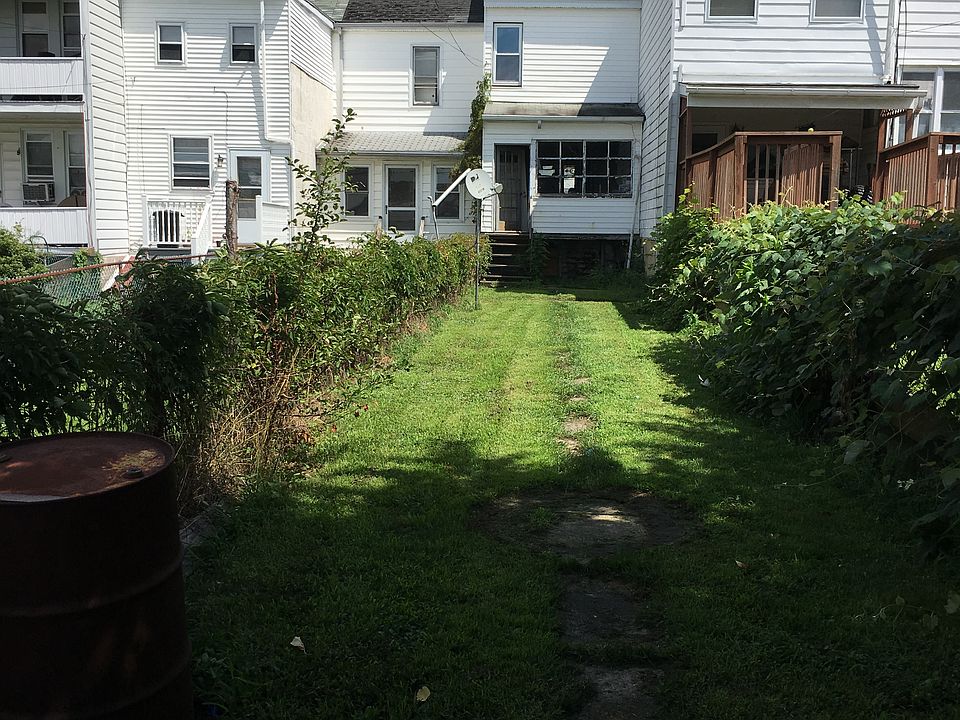 1st image of 220 S Poplar St