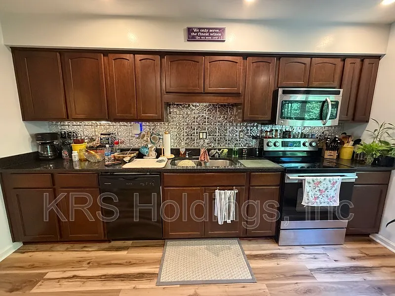 4 bed, 3.0 bath, 1848 sqft, $2,600 — Photo 3