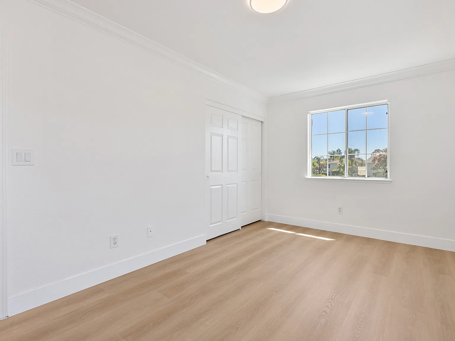 4 bed, 2329 sqft, $4,200 — Photo 4