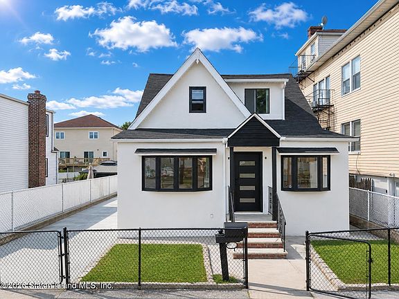 2nd image of 40 McLaughlin St