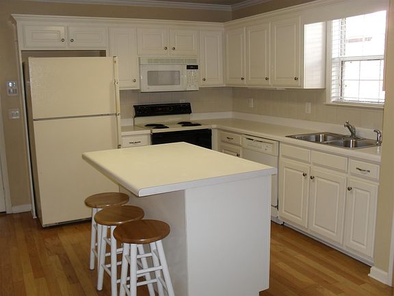 4th image of 2804 Stonehedge Dr