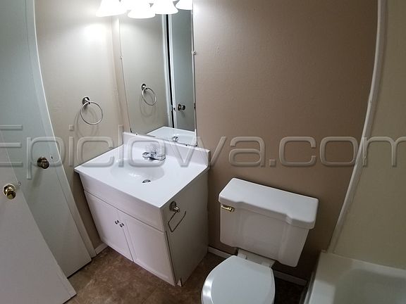4th image of 1385 Meadowview Dr APT 2