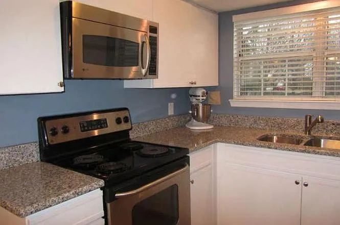 Building Photo - 12008 Golf Ridge Ct
