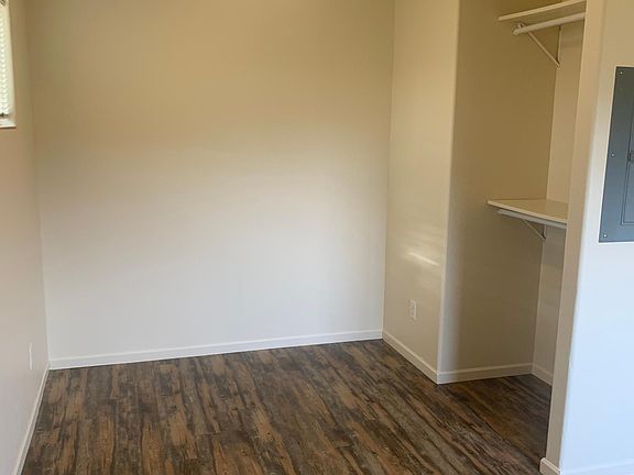 3rd image of 306 N Sycamore St