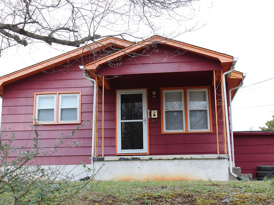 1st image of 123 Hemlock Dr