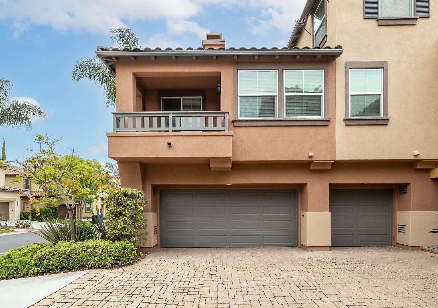 Escala Townhouse For Rent — Photo 2