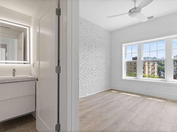 5th image of 1580 Beacon St Unit Penthouse 1