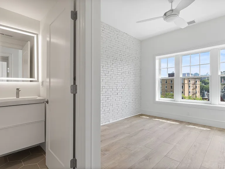 1578 Beacon St #302 — Photo 7