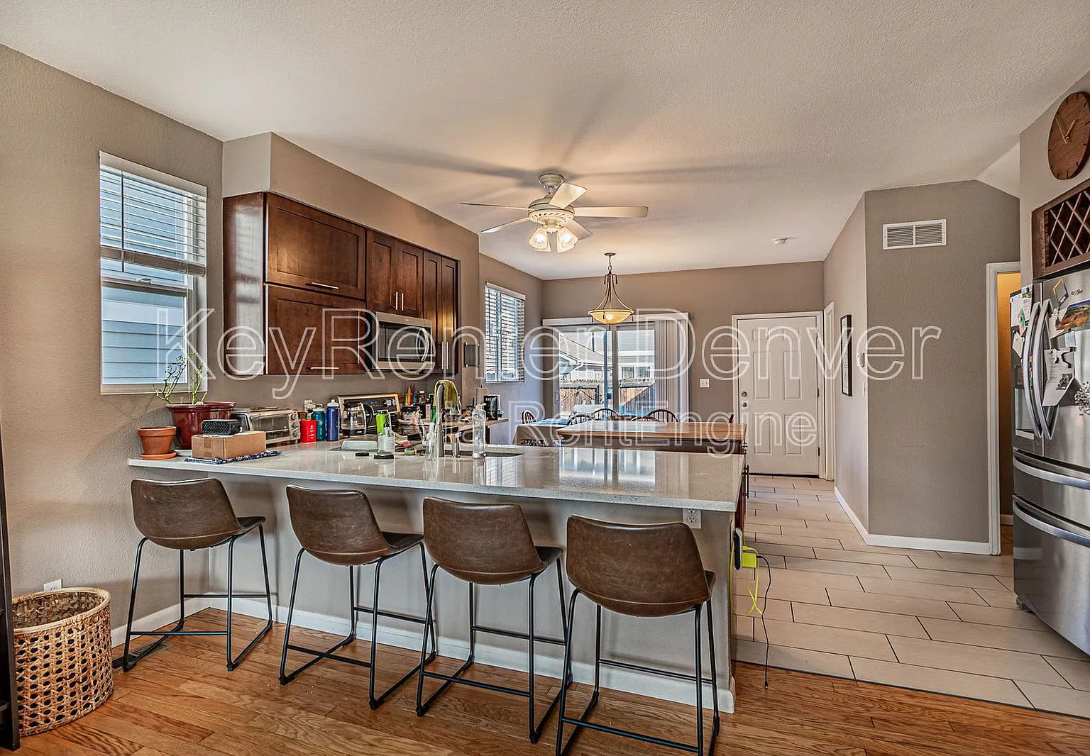 3 bed, 2.5 bath, 1300 sqft, $2,474 — Photo 2