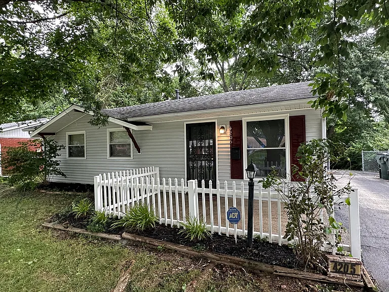 4205 Chambers Way — Photo 2