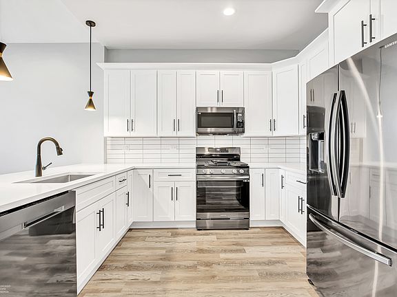 5th image of 3032 N Lincoln Ave #2