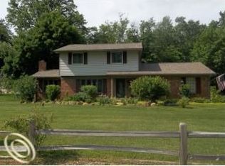 9598 Chaumont Dr, Commerce Township, MI