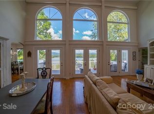 2300 Lake Forest Cv, Nebo, NC 28761