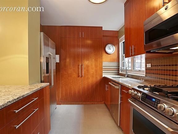 3rd image of 77 W 55th St APT 8B