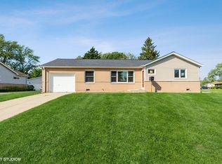220 Kingman Ln, Hoffman Estates, IL 60169