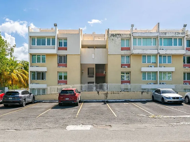Cond Montecentro Apt L401 Calle Daguao 416 — Photo 1