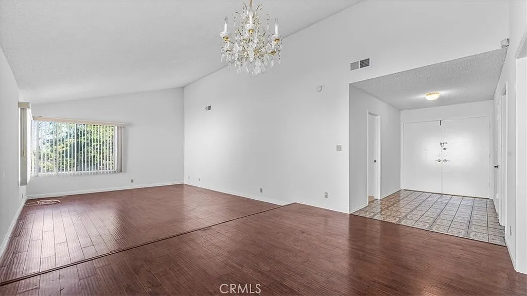 4 bed, 2073 sqft, $3,700 — Photo 3