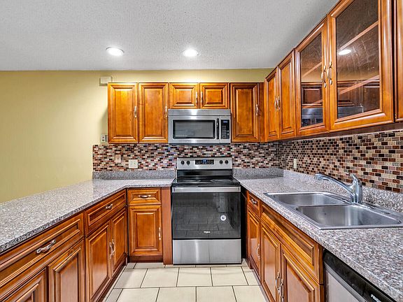 2nd image of 4201 Turnberry Cir APT 702