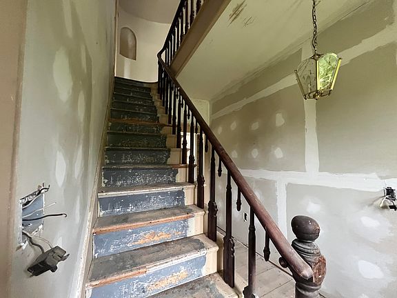 5th image of 122 S Belfast Road