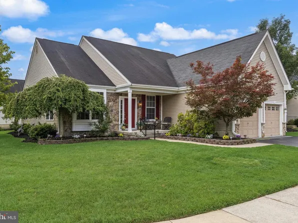 33 Hibiscus Dr, Marlton, NJ 08053