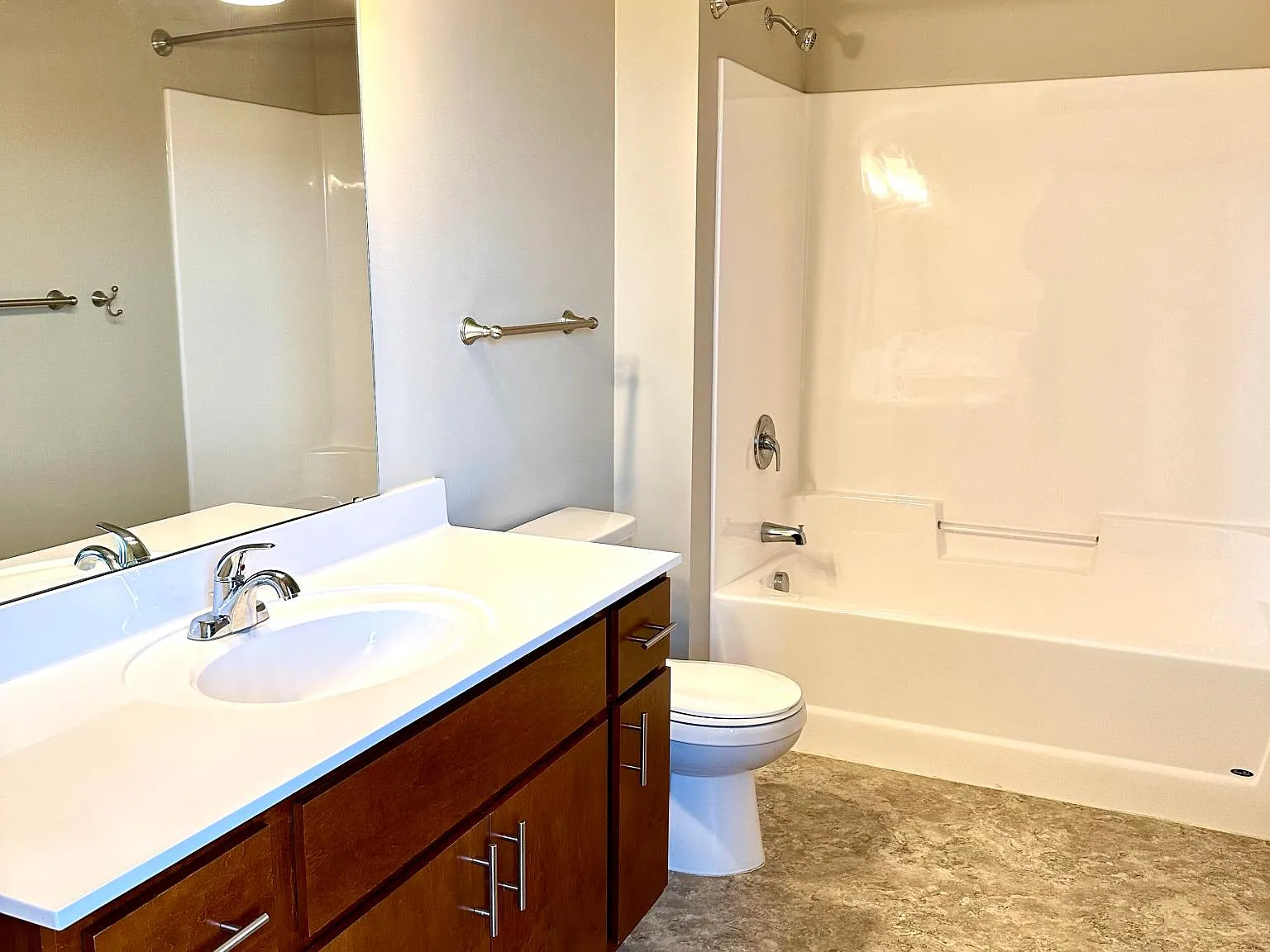 10 Sutphin St — Photo 3