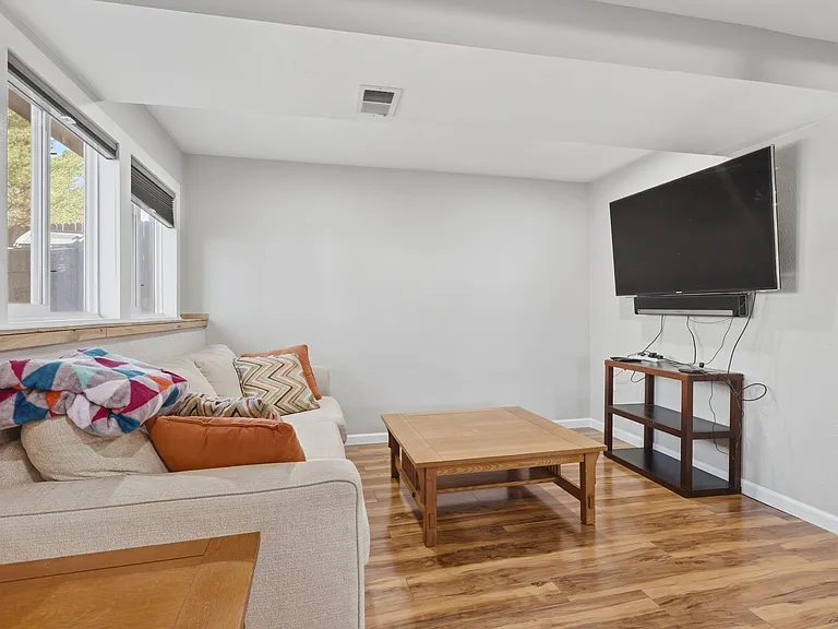 931 Mountain View Dr — Photo 15