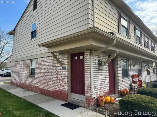 140 Princeton Dr, South Lyon, MI 48178