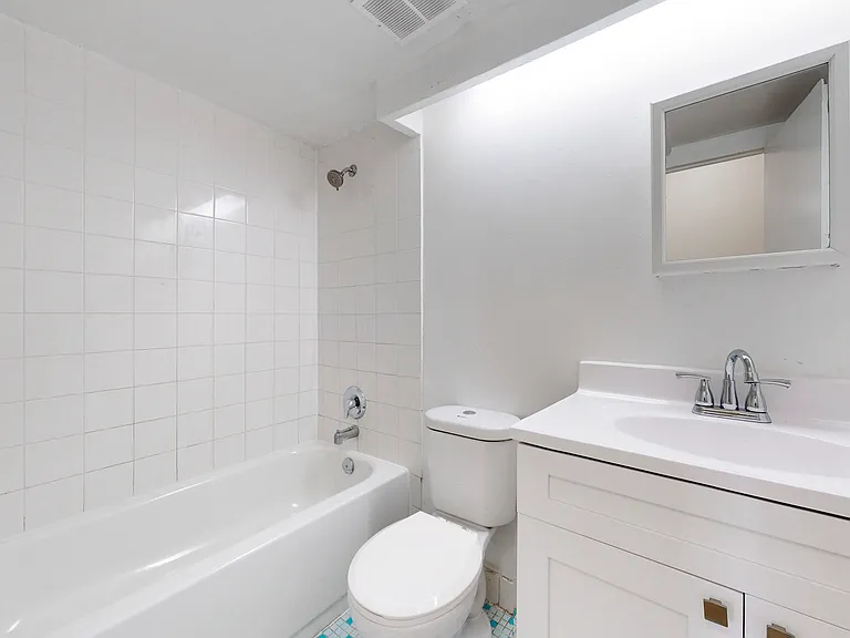 601 Finch Ave W — Photo 13