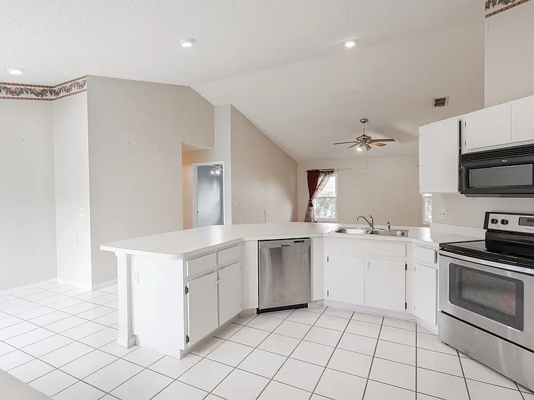 10435 Crestfield Dr — Photo 17