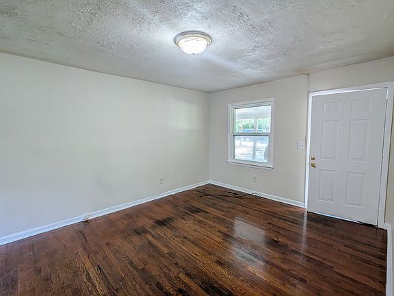 5th image of 2820 Cardo Dr NW