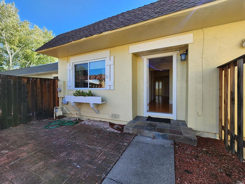 1st image of 684 Yellowstone Dr