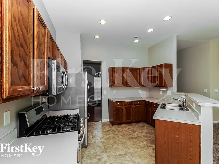 731 Georgie St — Photo 7