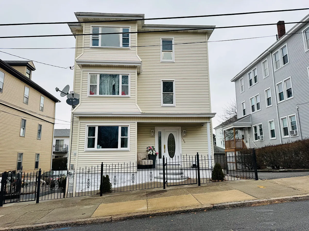 Building Photo - 166 Bradford Ave #3