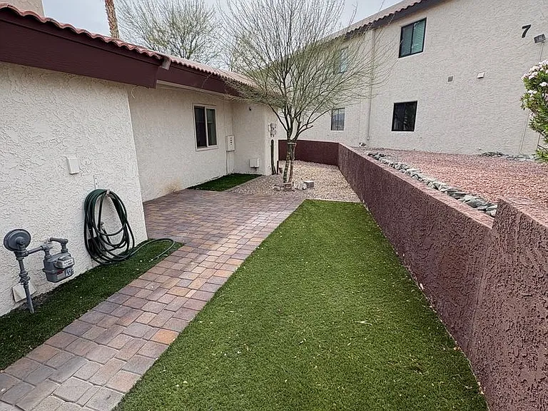 1993 Mesquite Ave — Photo 3