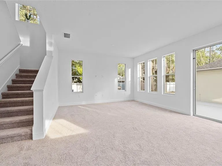1156 37th Ave NE — Photo 10