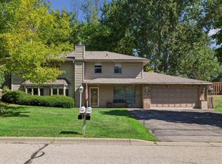 2704 Shawnee Ln, Burnsville, MN 55337