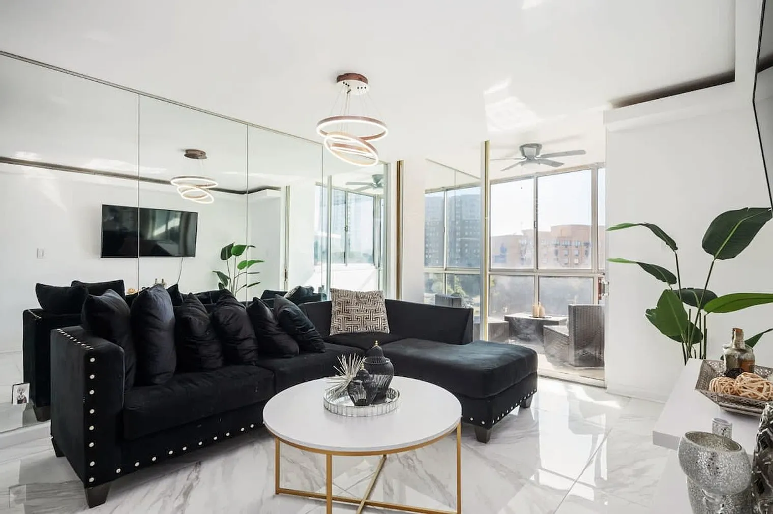 2 bed, 1.0 bath, 592 sqft, $3,384 — Photo 1