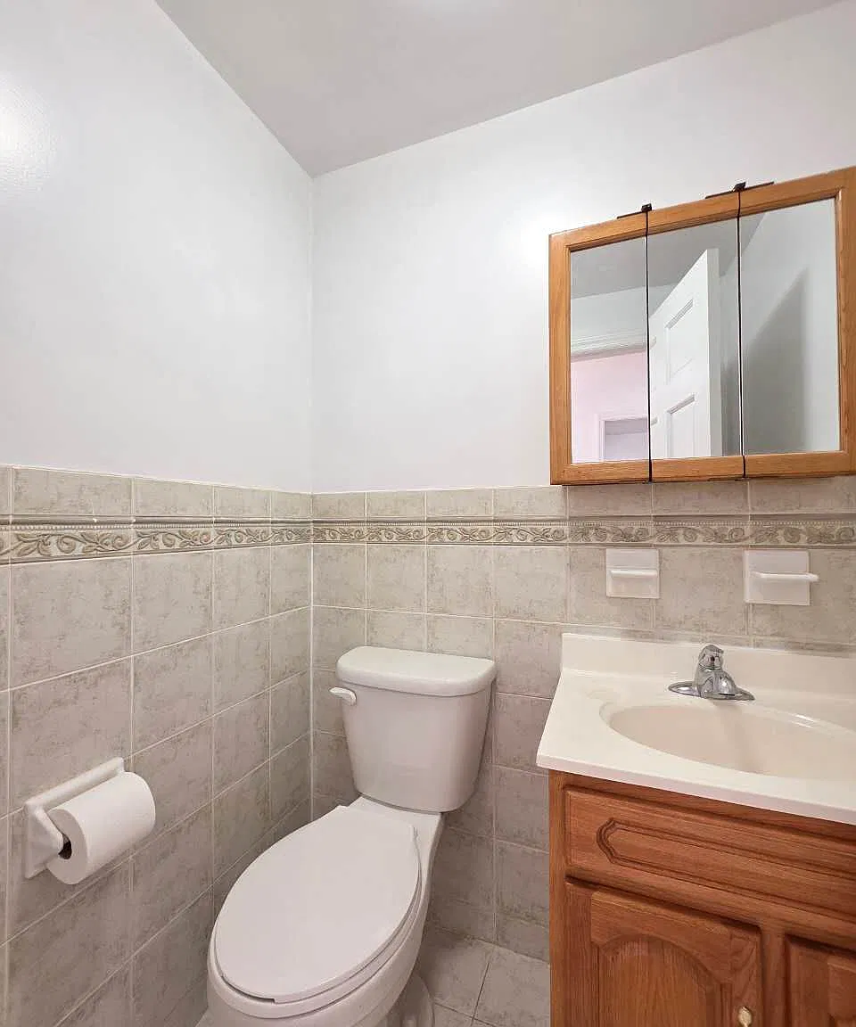 3 bed, 2.5 bath, 1700 sqft, $4,200 — Photo 4
