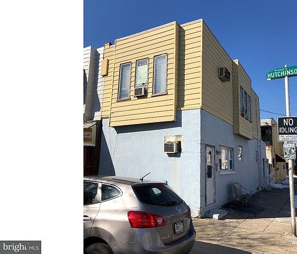 1st image of 2600 S Hutchinson St