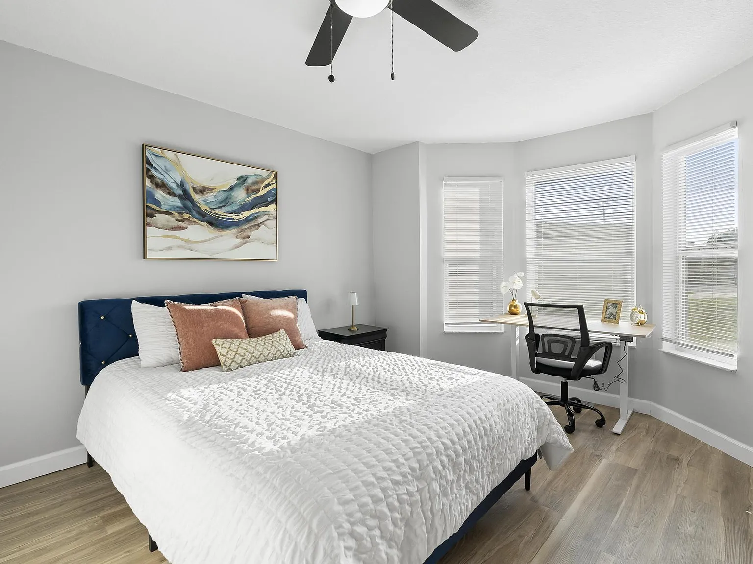 4 bed, 3.0 bath, 1716 sqft, $975 — Photo 2