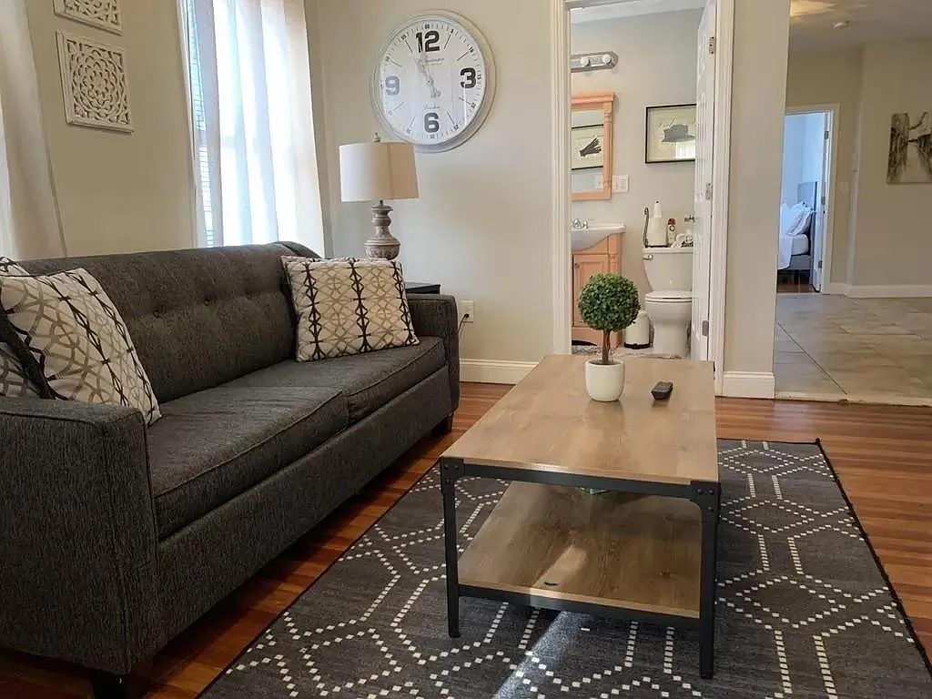 2 bed, 9999 sqft, $2,700 — Photo 3
