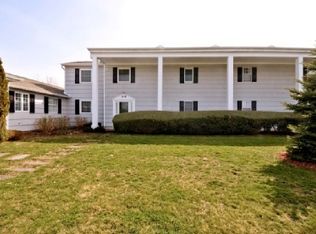 68 Saint Andrews Cir, Southampton, NY 11968